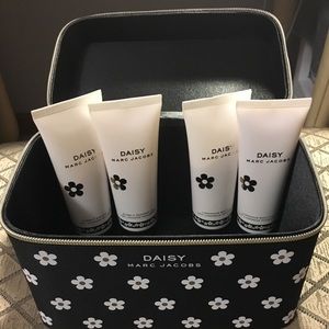 Marc Jacobs Daisy Body Wash & Lotion Set
